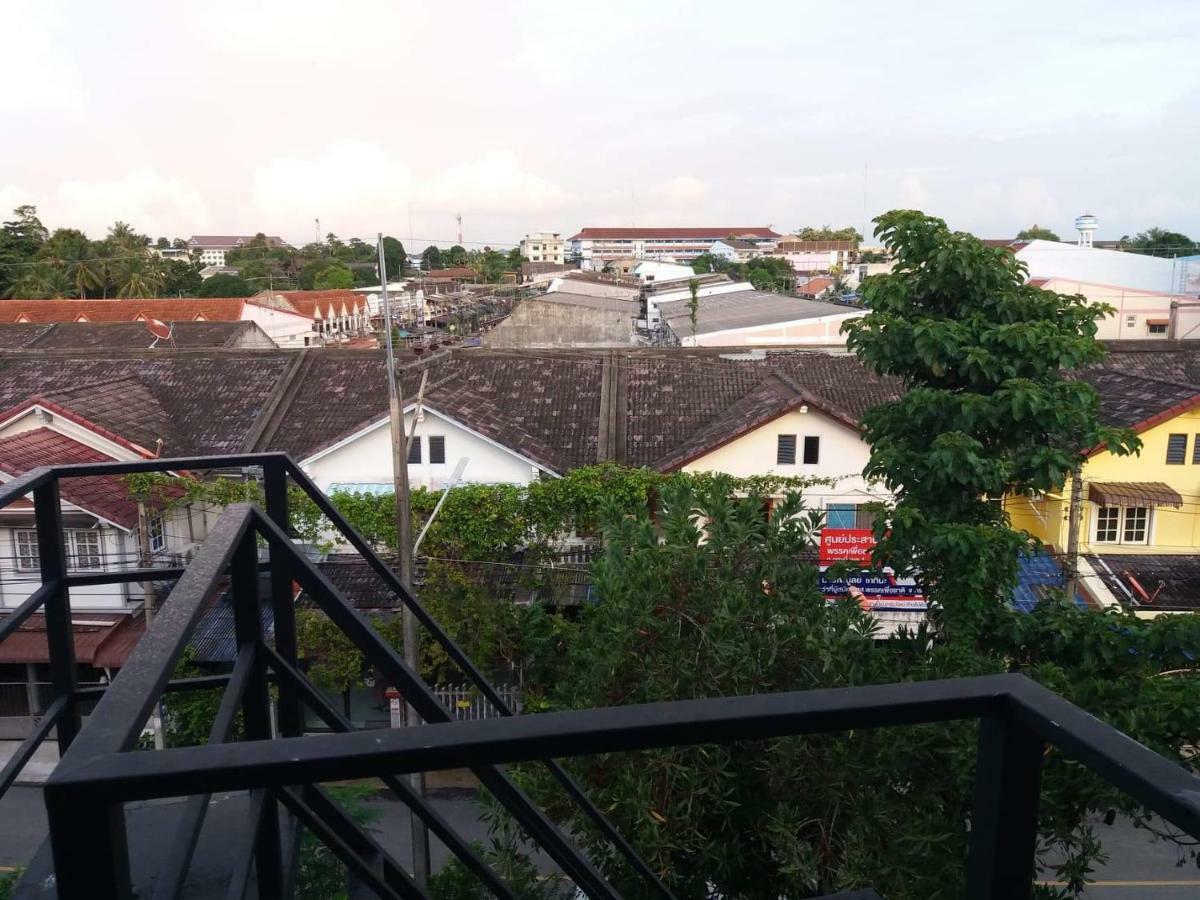 8 Sleeper Street Guesthouse Krabi Exterior photo
